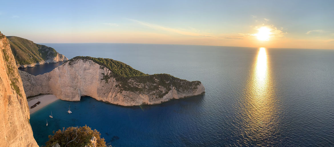 Shipwreck - Blue Caves Private Cruise